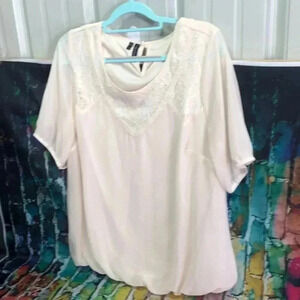 Maurices plus size 1 =16/18 cream‎ top/blouse with white lace accent